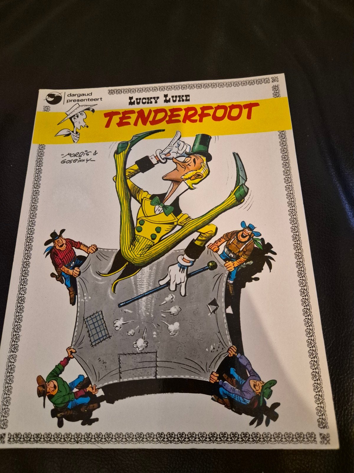 Lucky Luke - Tenderfoot (Dargaud), Boeken, Eén stripboek, Ophalen of Verzenden, Gelezen, Morris & Goscinny