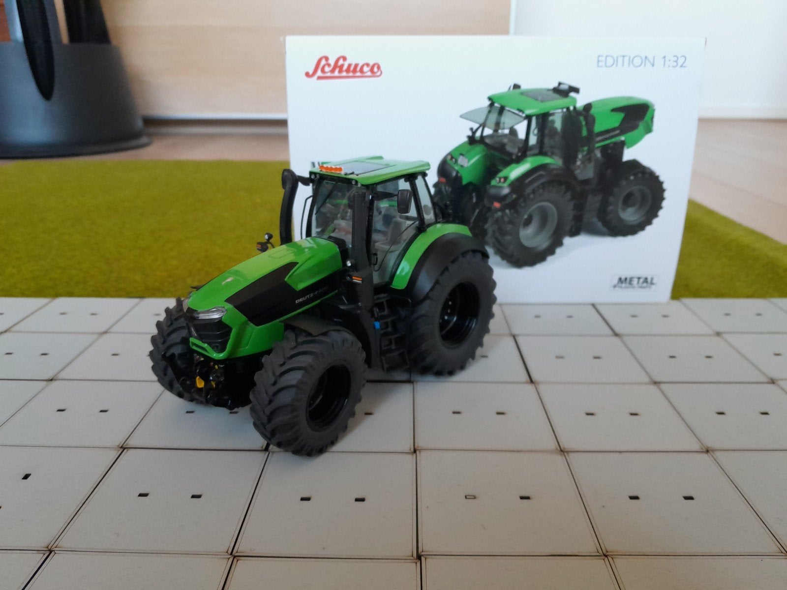 Deutz Fahr 9310ttv, Hobby en Vrije tijd, Modelauto's | 1:32, Ophalen of Verzenden, Tractor of Landbouw, Schuco