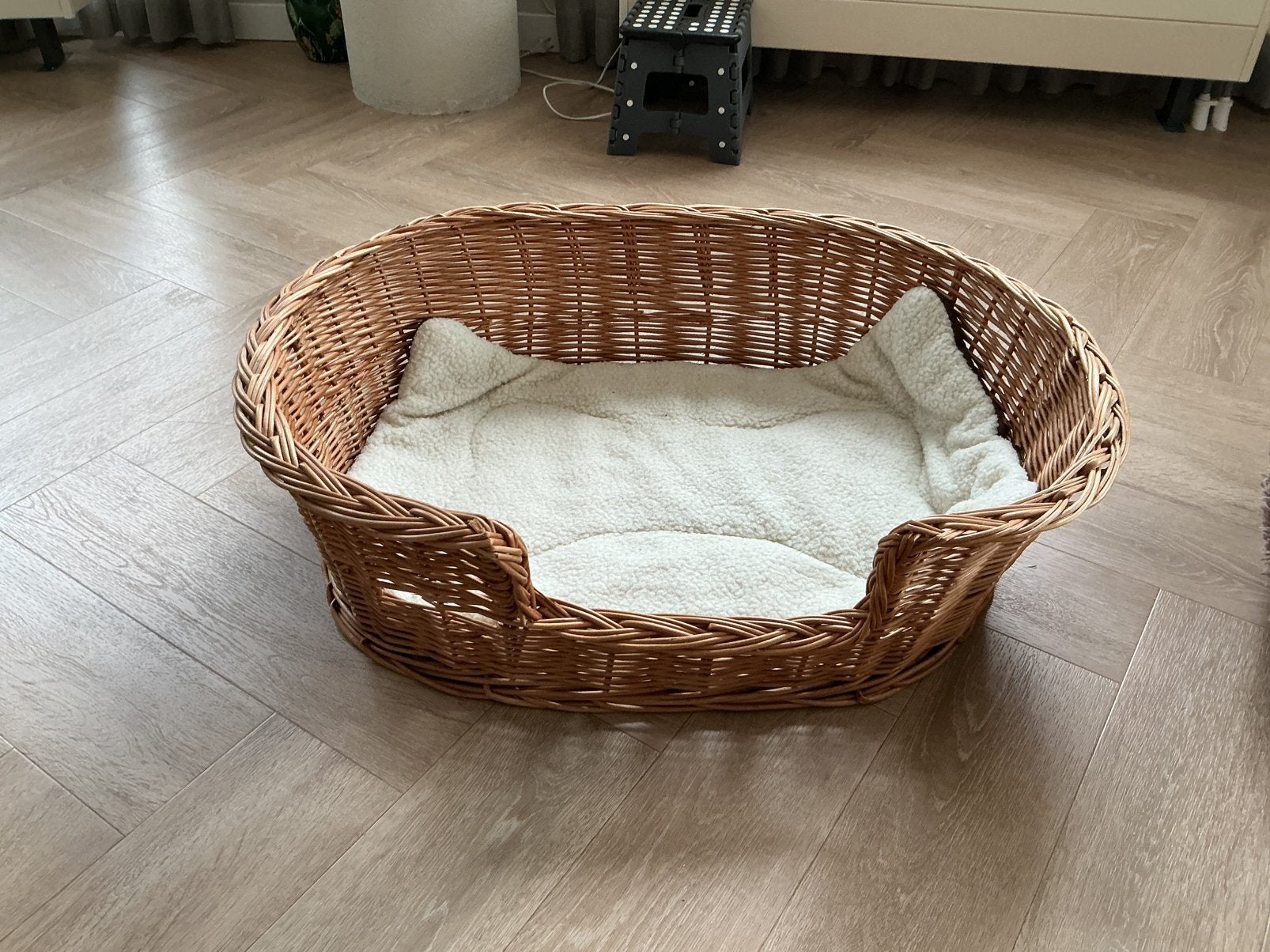 Hondenmand met hondenkussen., Ophalen