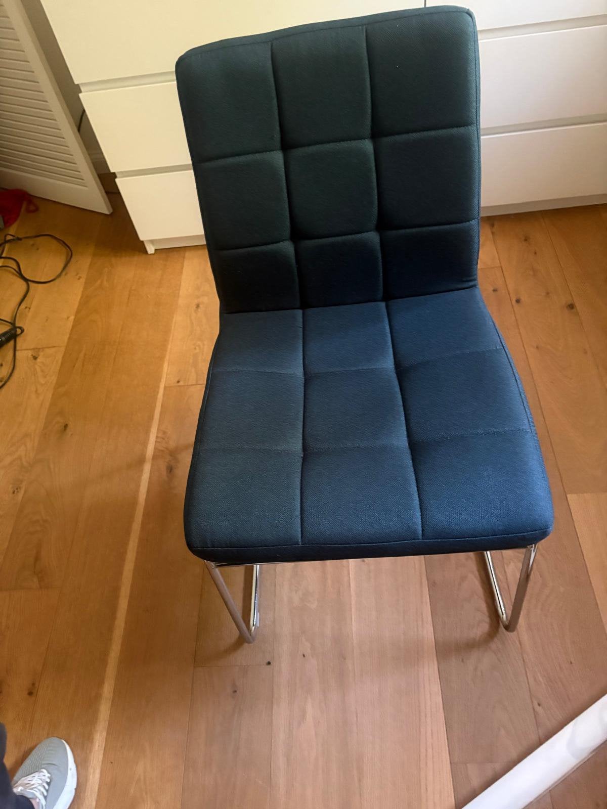 Goede stoel donkerblauw stof, Huis en Inrichting, Stoelen, Ophalen, Gebruikt, Blauw, Eén