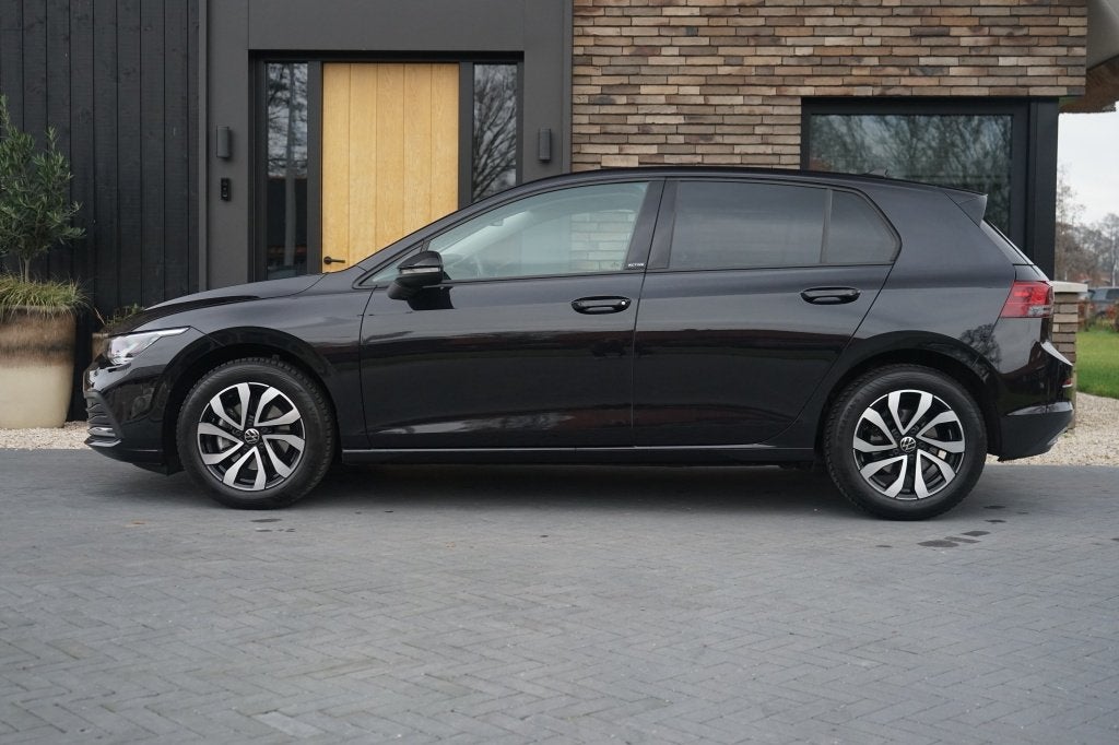 Volkswagen Golf Active trekhaak (bj 2021), Auto's, Stof, Gebruikt, Euro 6, Origineel Nederlands