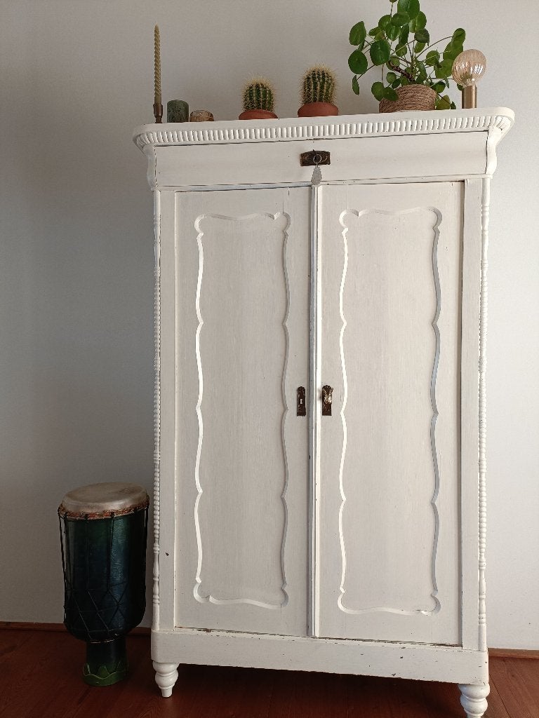 Biedermeier meidenkast, Ophalen