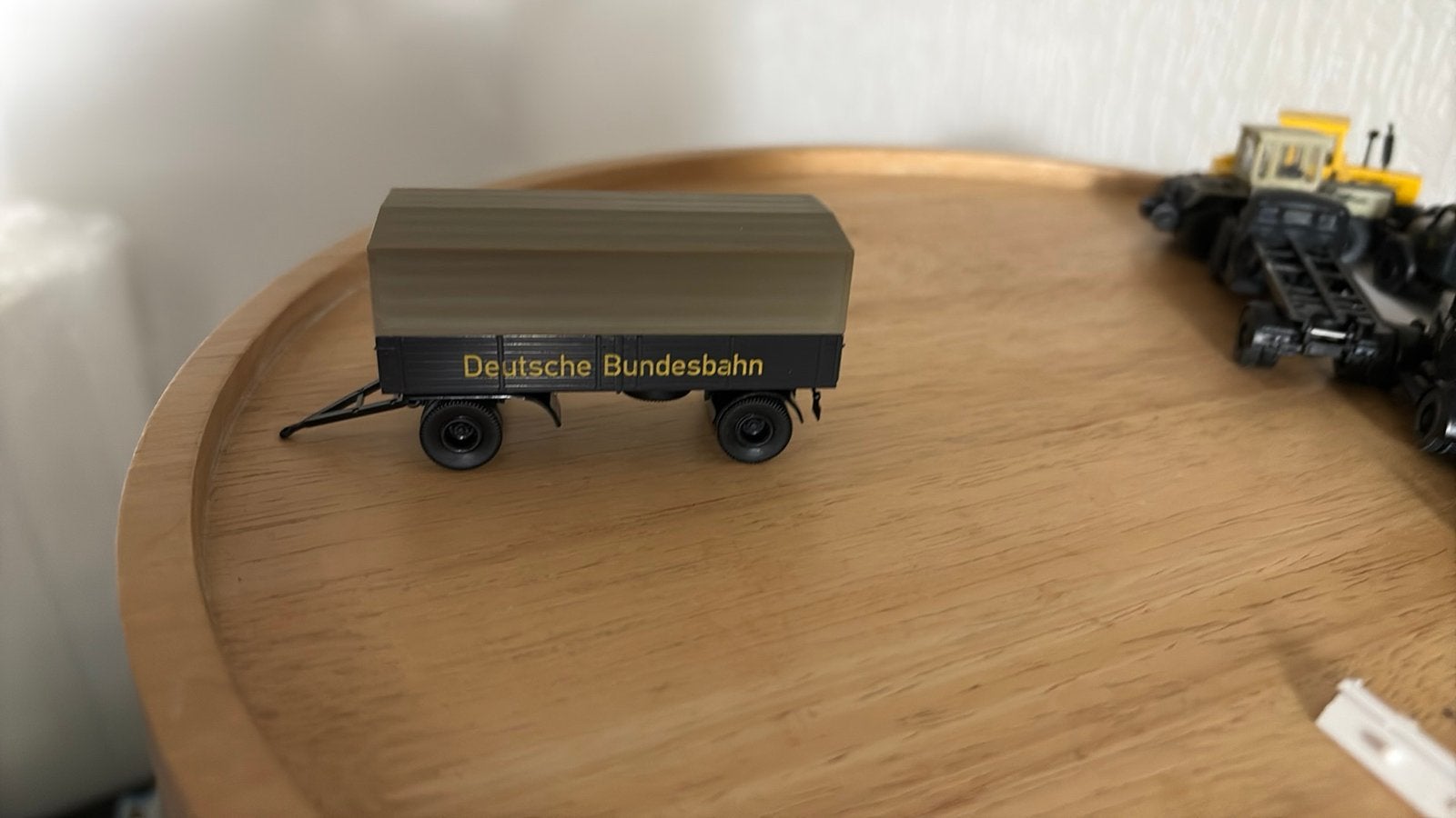 Aanhangwagen deutsche Bundesbahn. HO 1:87, Hobby en Vrije tijd, Modeltreinen | H0, Ophalen of Verzenden, Zo goed als nieuw, Overige merken