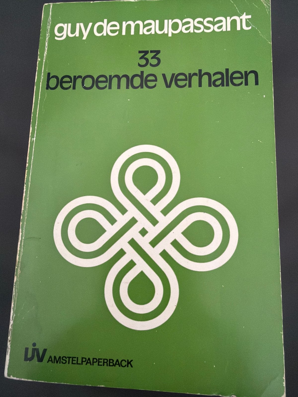 Guy de Maupassant - 33 beroemde verhalen (Amstelpaperback), Ophalen of Verzenden, Gelezen, Europa overig