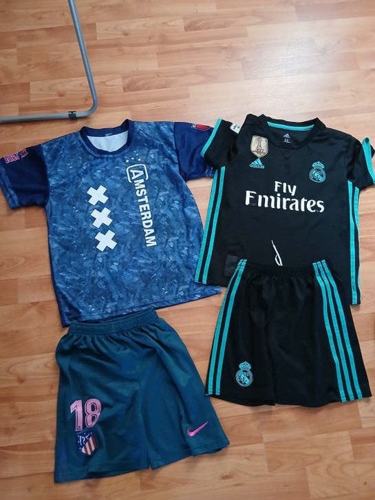 Voetbalpakjes: Amsterdam en Real Madrid sets, Maat XS of kleiner, Ophalen of Verzenden, Gebruikt, Set