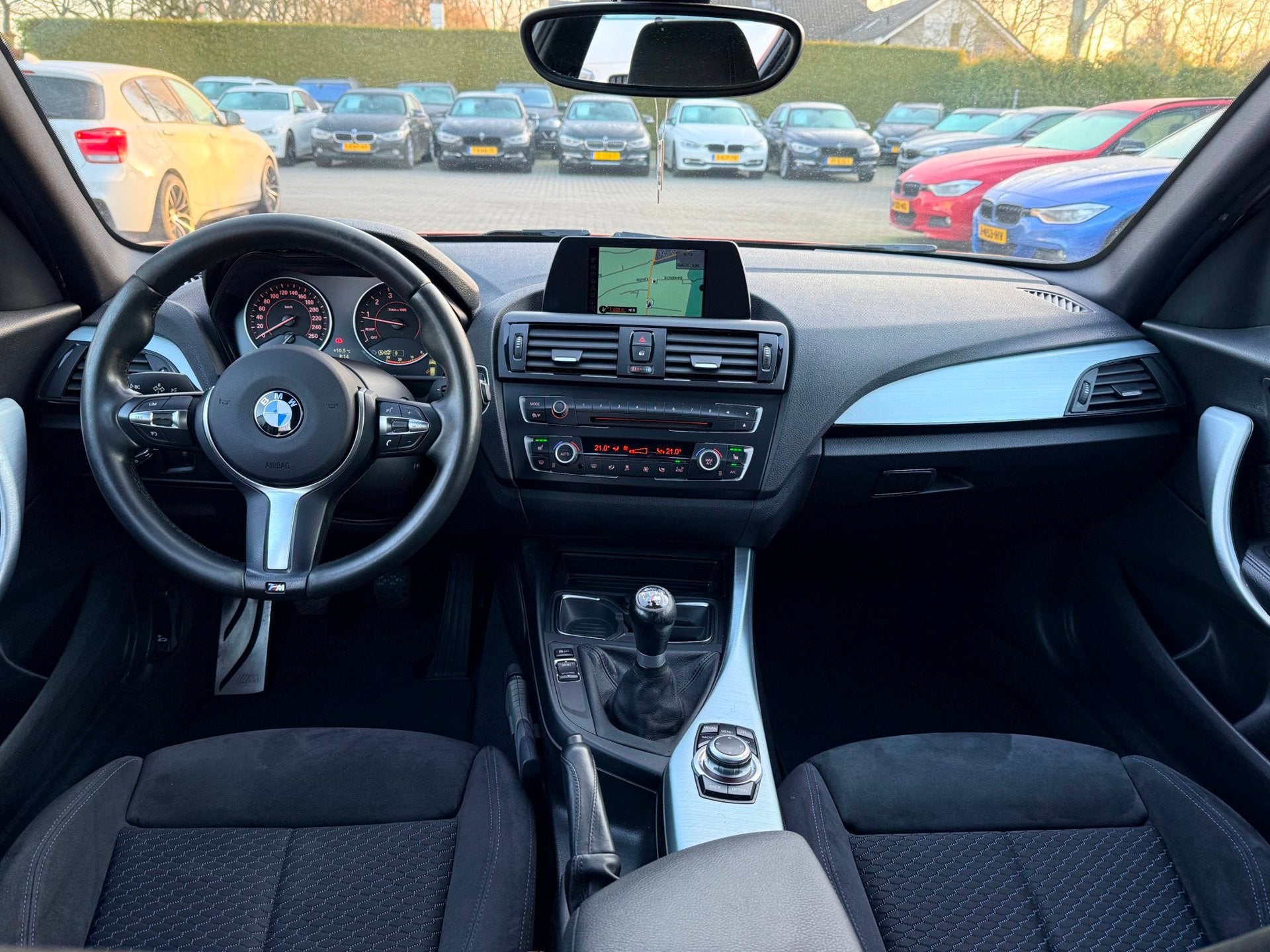 BMW 1-serie 116i Executive M Sport|Nieuwe Ketting + Klepseal, Auto's, 1-Serie, Gebruikt, Alcantara, Origineel Nederlands