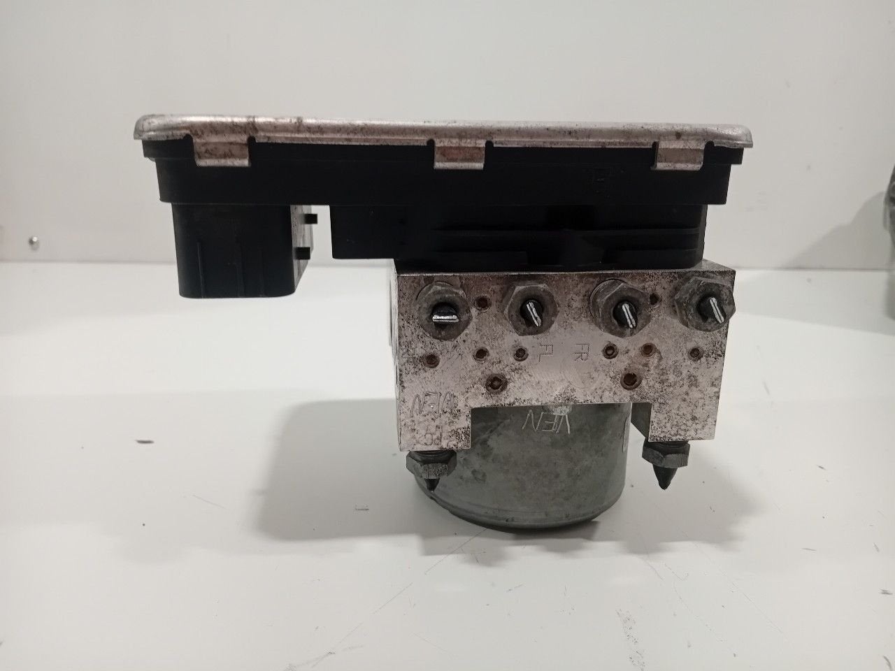 Abs pomp Volvo XC90, Onderdelen@venauto.nl, Van der Ven Autorecycling B.V., Gebruikt, Ettenseweg 76, 4706 PB Roosendaal, The Netherlands