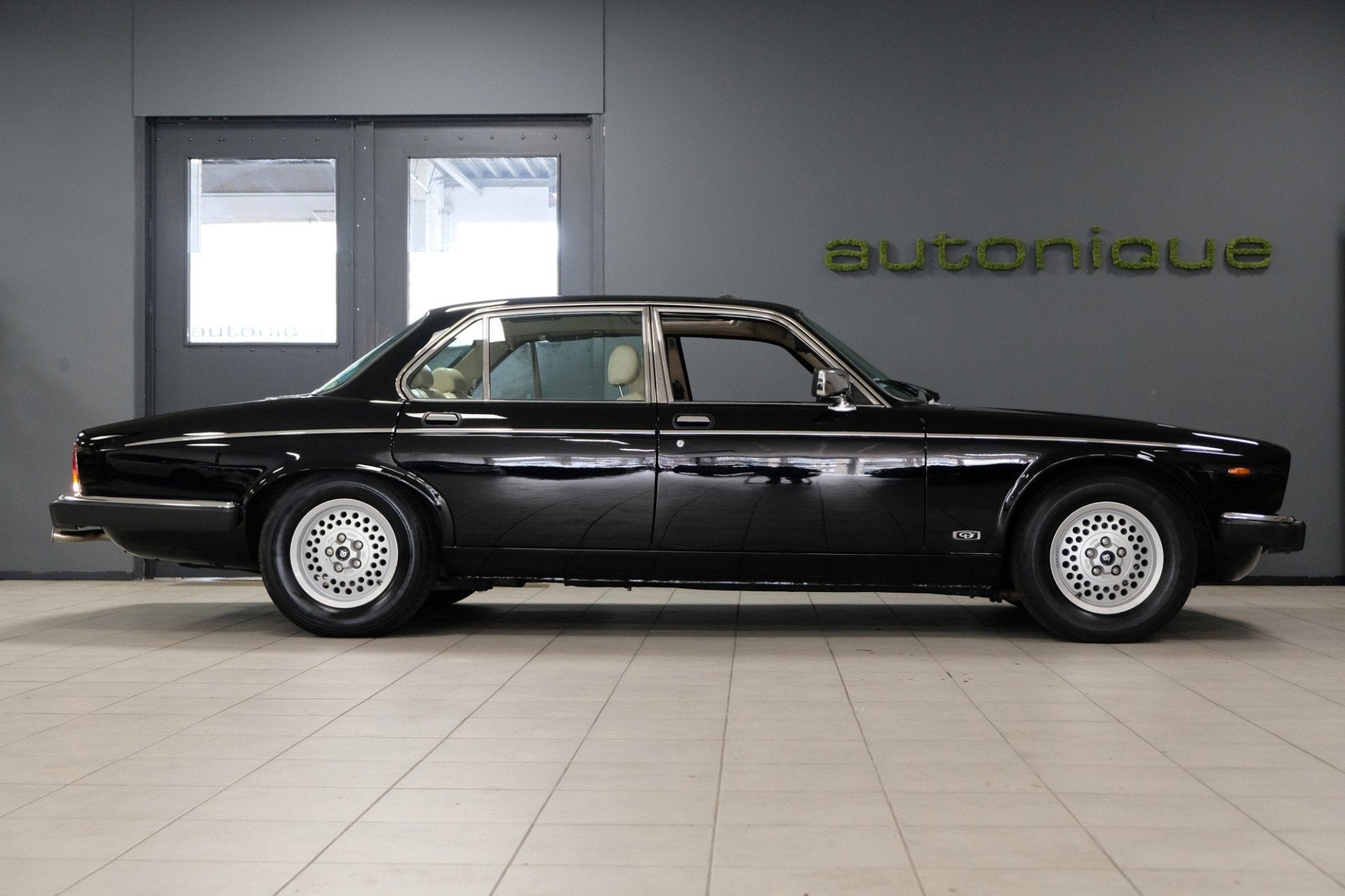 Daimler Double Six 5.3 V12 VandenPlas goed onderhouden, foto 3