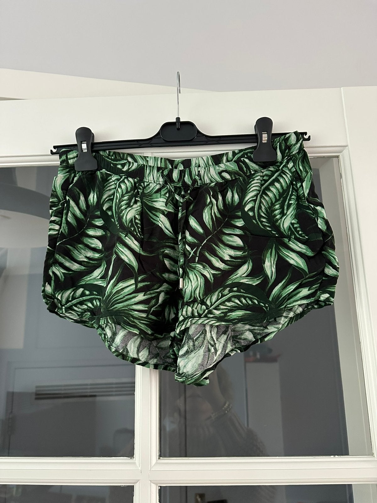 Nieuwe korte broek groen 100% viscose H&M maat 36, Kort, Nieuw, Ophalen of Verzenden, Maat 36 (S)