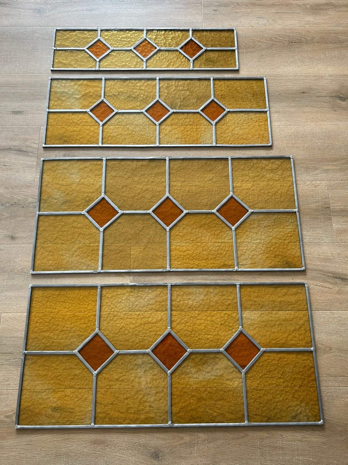 Vier glas-in-lood voorzet-ramen, Doe-het-zelf en Verbouw, Ophalen, Zo goed als nieuw, 80 tot 120 cm, Glas in lood