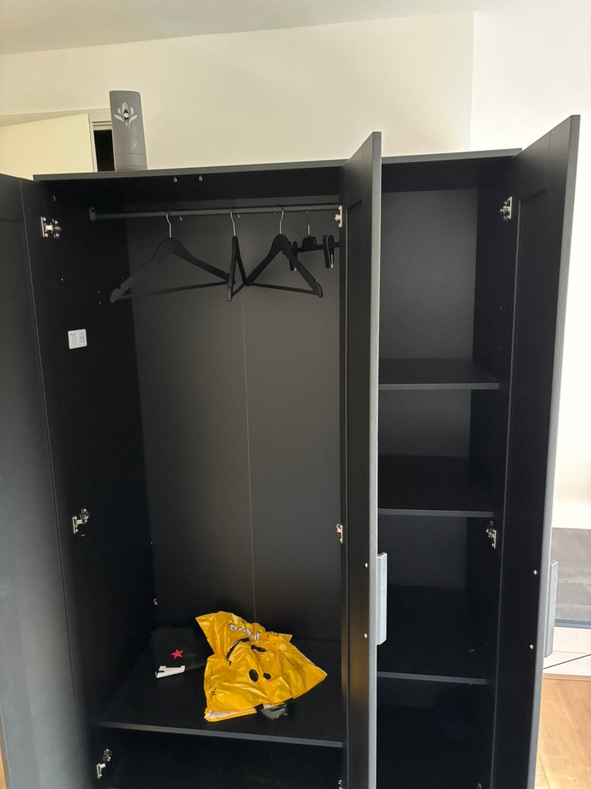 Ikea Brimnes 3deurs kast, Ophalen, Zo goed als nieuw