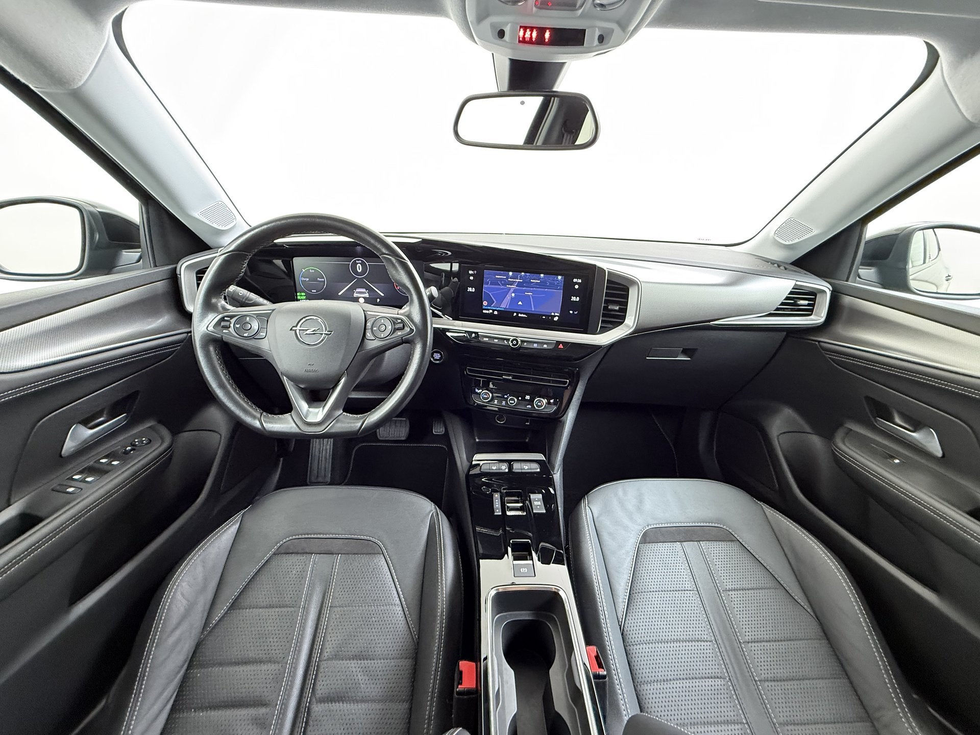 Opel Mokka-e 136PK Automaat Adap.Cruise Warmtepomp Leder 360, Auto's, Dealer onderhouden, 136 pk, Zwart, 405 min