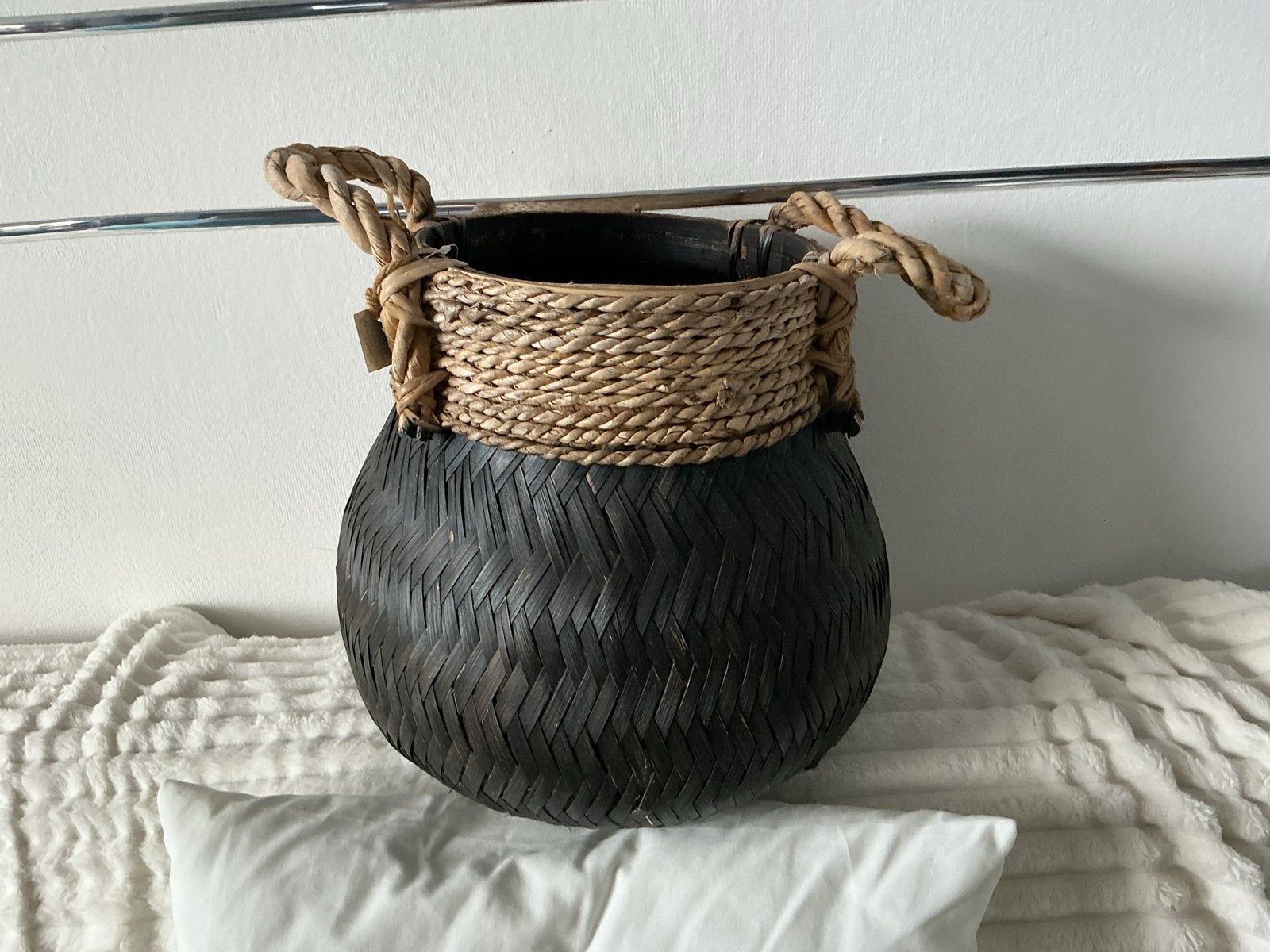Decoratieve Mand van Riet en Bamboe, Huis en Inrichting, Woonaccessoires | Schalen en Manden, Gevlochten, Mand, Rond, Ophalen of Verzenden