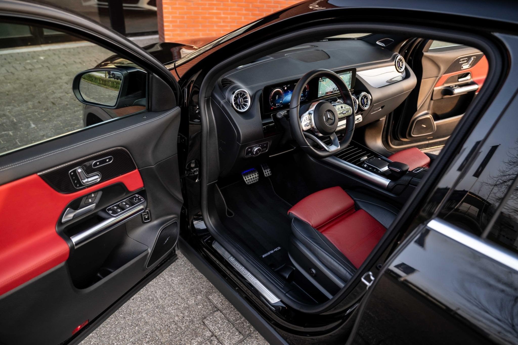 Mercedes-Benz GLA-klasse 250 e AMG ACC Stoelventilatie HuD B, Auto's, Euro 6, 16 kWh, Zwart, Bedrijf