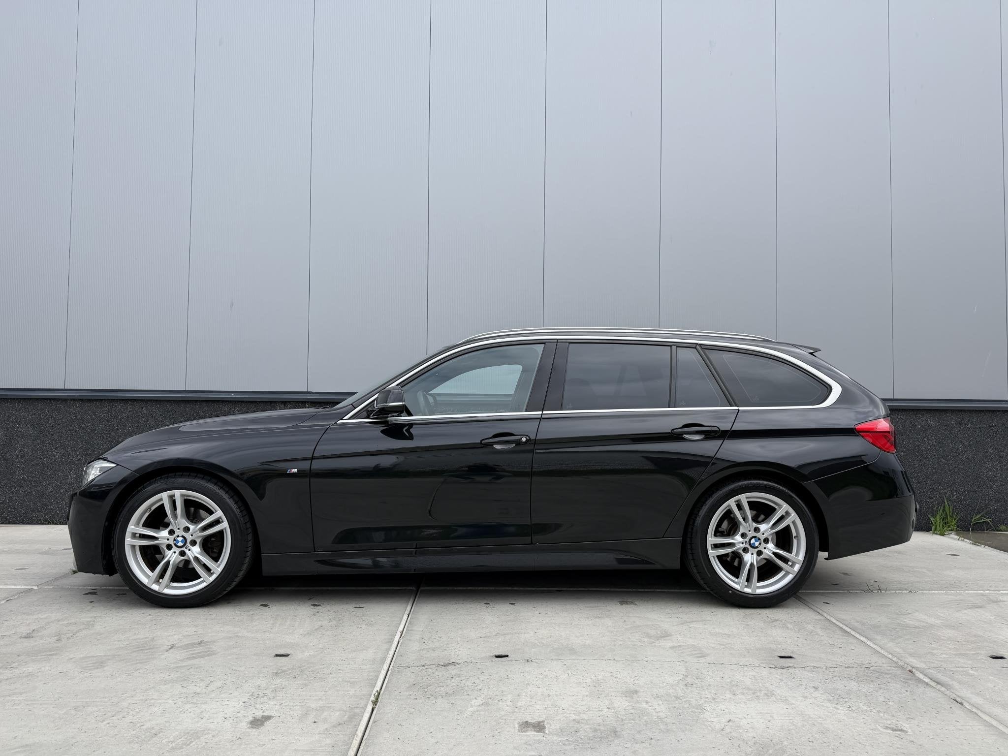 BMW 3-serie Touring 320i Centennial Executive | M Sport | LE, Auto's, Automaat, 1998 cc, Achterwielaandrijving, Zwart