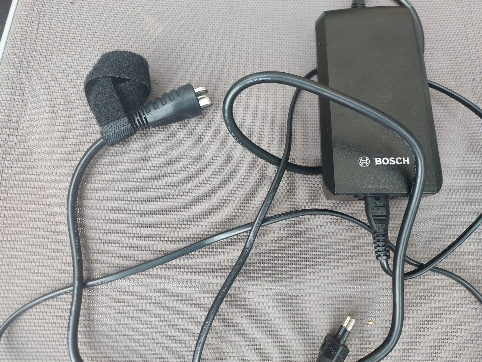 Bosch Fiets Accu Oplader Compact 2A BCS230 Zwart Li-ion, Fietsen en Brommers, Ophalen, Zo goed als nieuw
