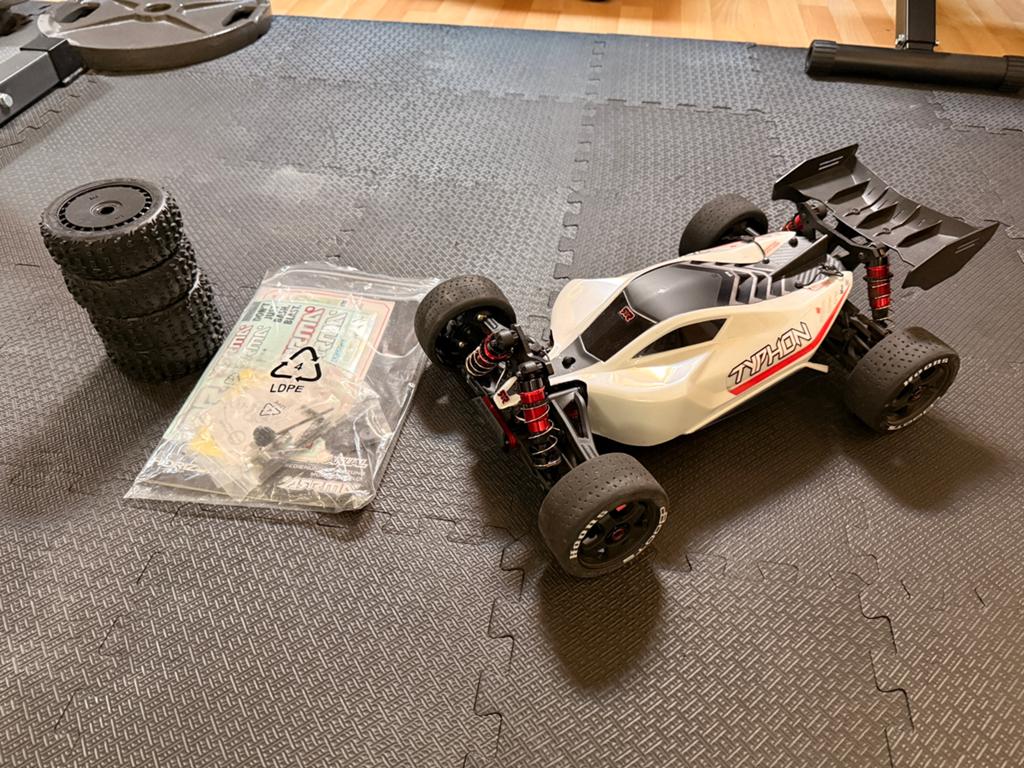 Arrma Typhon 6s nieuwstaat, Ophalen, Nieuw, Auto offroad