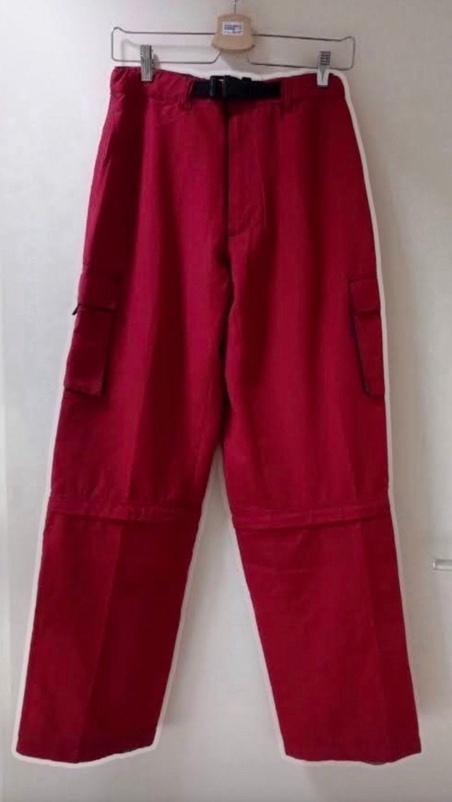 Rode afrits broek met zakken en zwarte riem. Maat S. Merk, Ophalen of Verzenden, Zo goed als nieuw, Maat 46 (S) of kleiner, Rood
