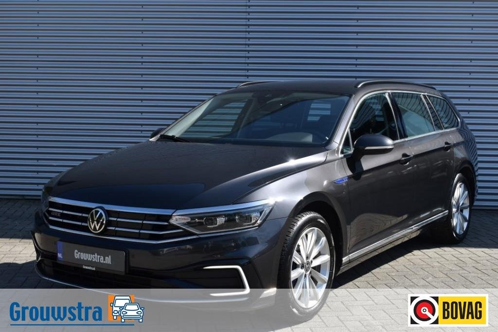 Volkswagen PASSAT 1.4 TSI PHEV GTE / ADAP. CRUISE / P.CAM. /, Auto's, Volkswagen, 4 cilinders, 157 pk, Plug-in hybride, Hybride Elektrisch/Benzine