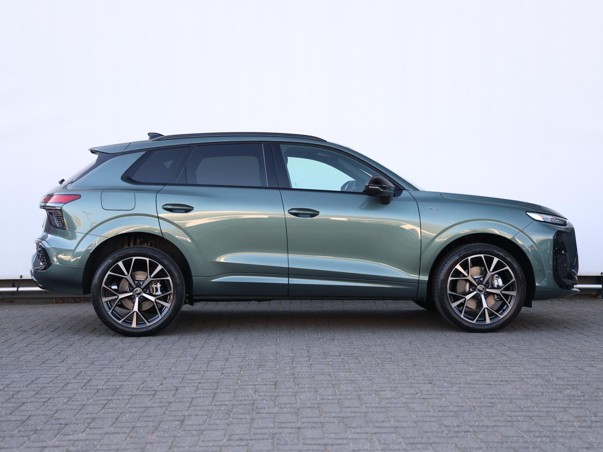 Audi Q3 S edition e-hybrid 272 PK | Tech plus pakket | Optie, Auto's, 1800 kg, 1498 cc, 150 min, 26 kWh