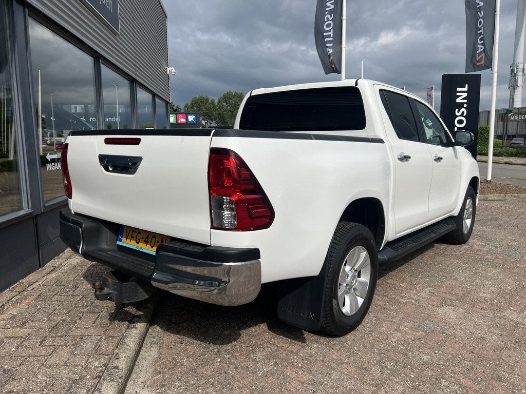 Toyota Hilux 2.4 D-4D-F Double Cab Professional (bj 2020), Auto's, Automaat, Start-stop-systeem, Stof, Gebruikt