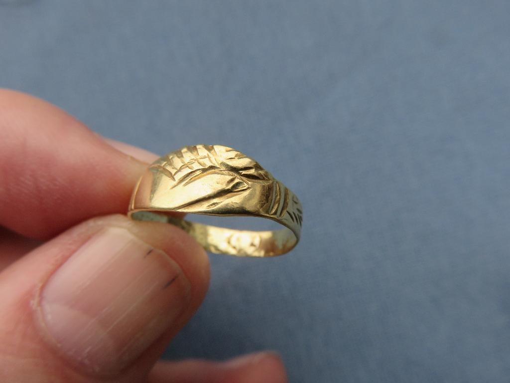 Vriendschap ring in goud - 17e - 19e eeuw - bodemvondst, Gebruikt, Ophalen of Verzenden, 17 tot 18, Dame of Heer