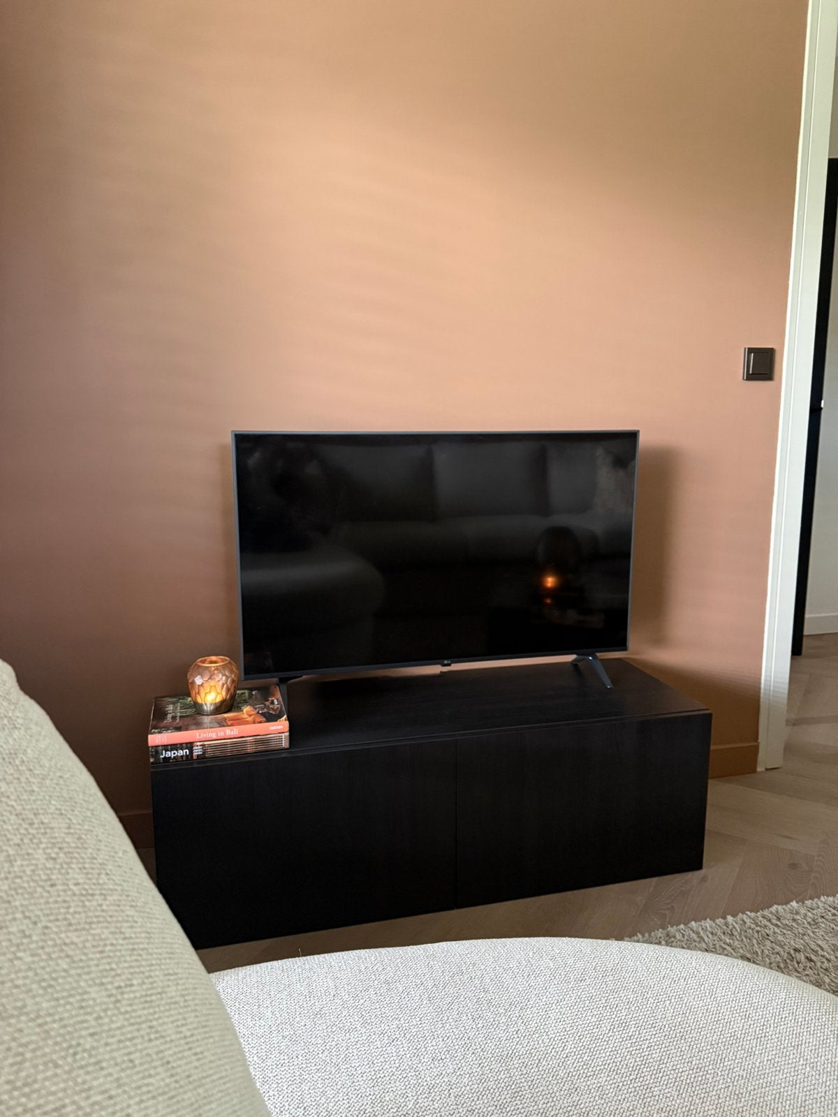 IKEA BESTA Tv-meubel, 120cm, zwartbruin, Lapvikken, Ophalen, Zo goed als nieuw