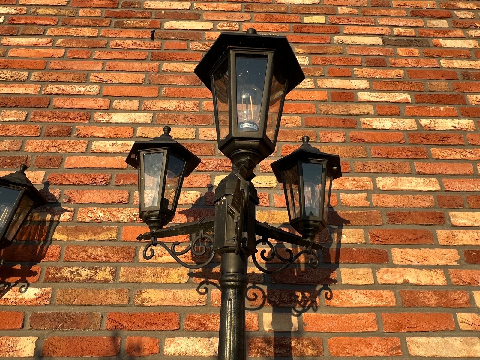 Lindby tuinlantaarns met betonnen voet en sensorlampen, Ophalen, Kunststof, Gebruikt, Minder dan 50 watt