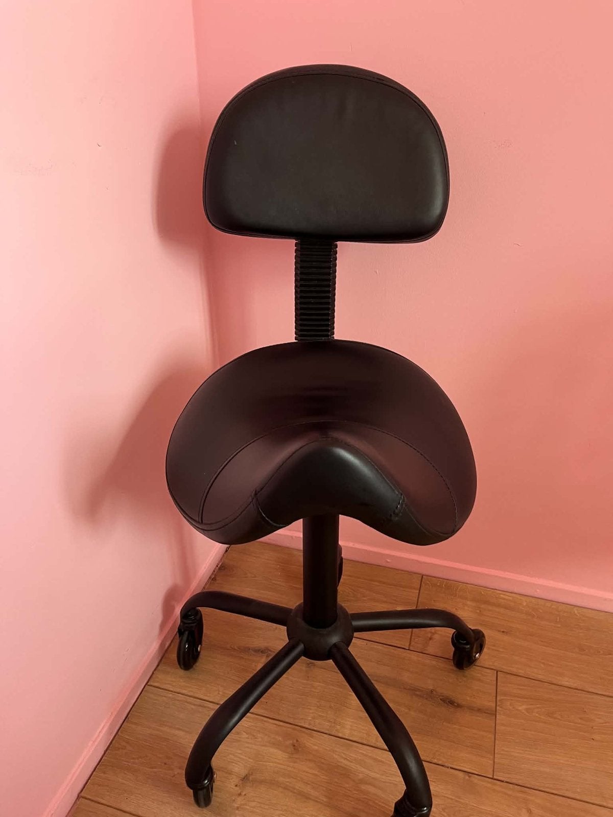 Zwarte Zadelkruk met Rugleuning - Ergonomisch en Verstelbaar