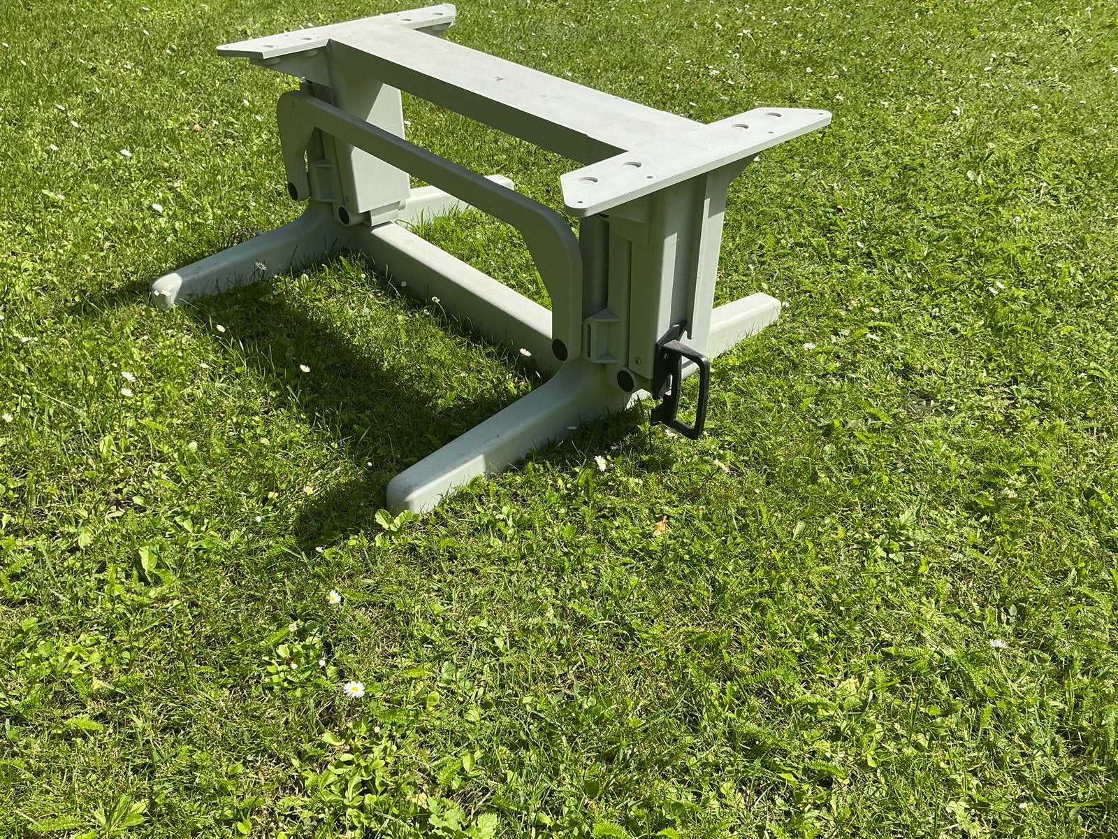 Opklapbaar onderstel voor caravan/kampeertafel, Ophalen, Gebruikt