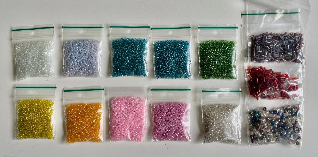 13 Zakjes Kralen - verschillende kleuren - Knutselen Rijgen, Ophalen of Verzenden, Nieuw, Kraal
