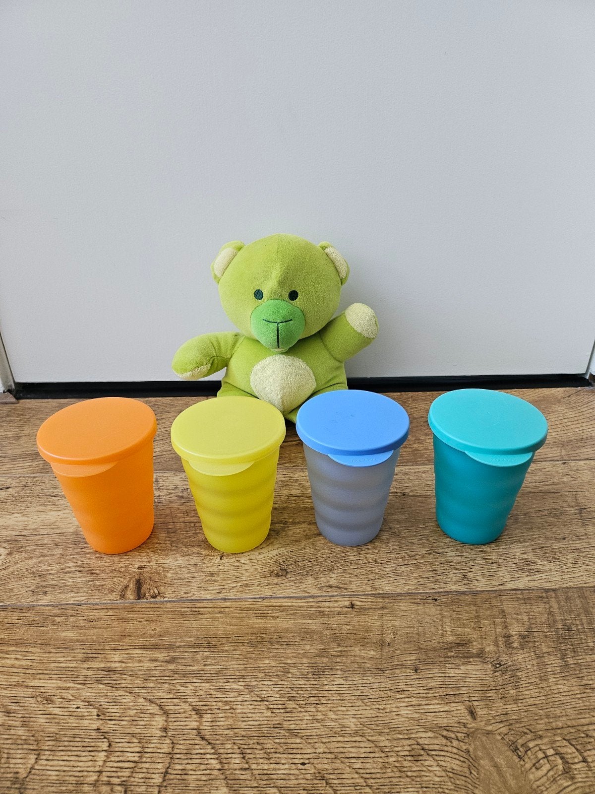 Set 1) Tupperware rietjesbekers gekleurd dicht deksel, Ophalen of Verzenden, Zo goed als nieuw, Blauw, Beker of Kan
