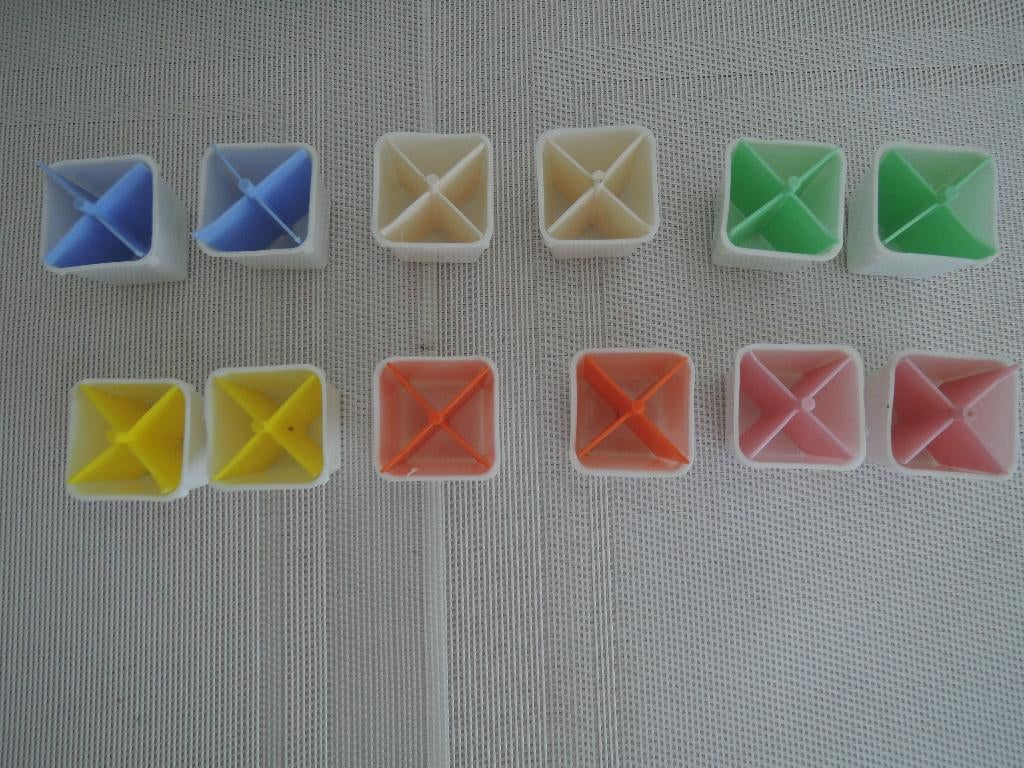 12 Ouderwetse kleine ijsblokjes makers, Ophalen of Verzenden, Zo goed als nieuw