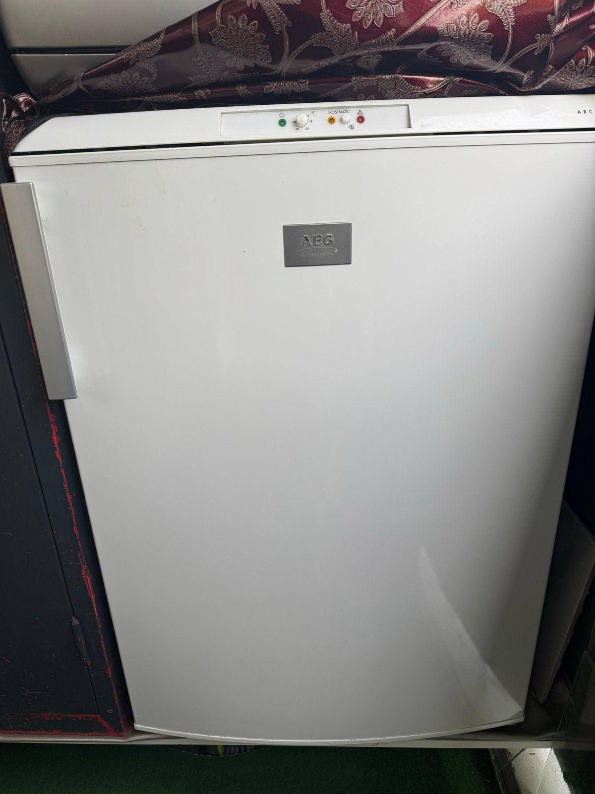 AEG Vriezer - Compact en Efficiënt, Gebruikt, 75 tot 100 liter, Met aparte vriezer, Energieklasse A of zuiniger