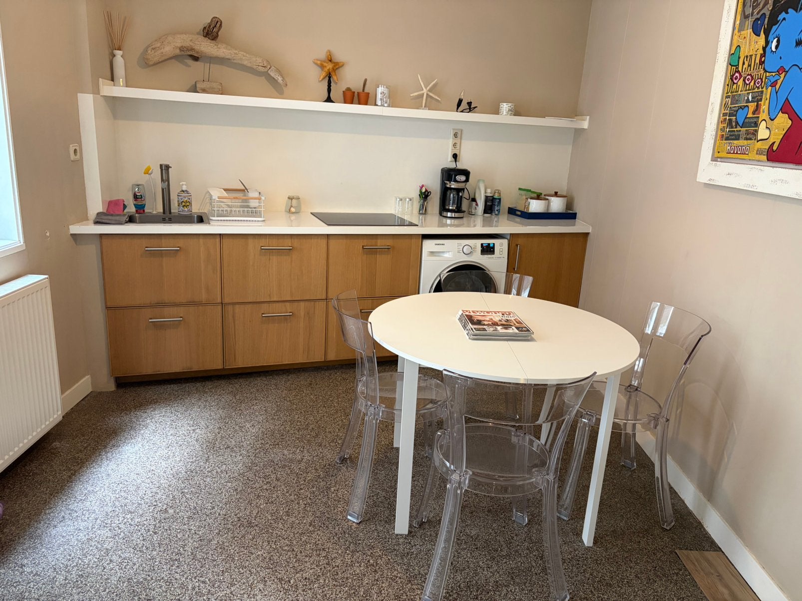 Ikea Vihals ronde tafel, Ophalen, Kunststof, Rond, Zo goed als nieuw