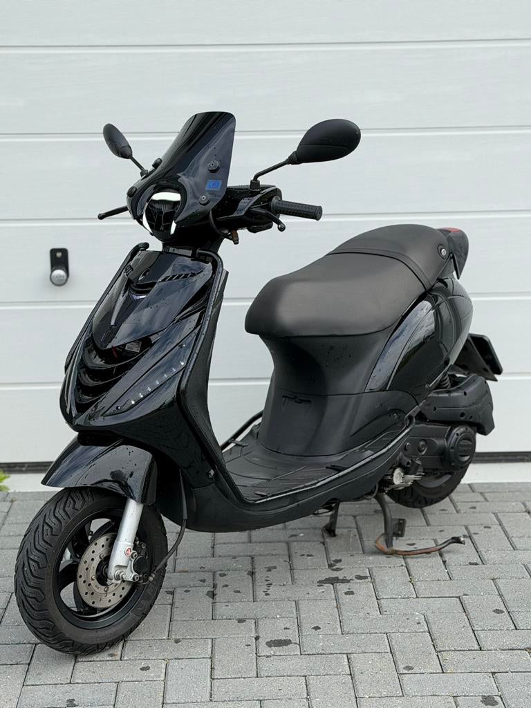 Piaggio zip 50cc e4 2021 brom, Fietsen en Brommers, Scooters | Piaggio, Zo goed als nieuw, Zip, Benzine, Ophalen of Verzenden