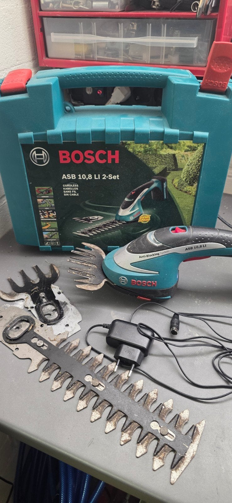 Bosch ASB 10,8 LI 2-Set Accu Gras- en Buxusschaar, Ophalen of Verzenden, Gebruikt, Accu, Bosch