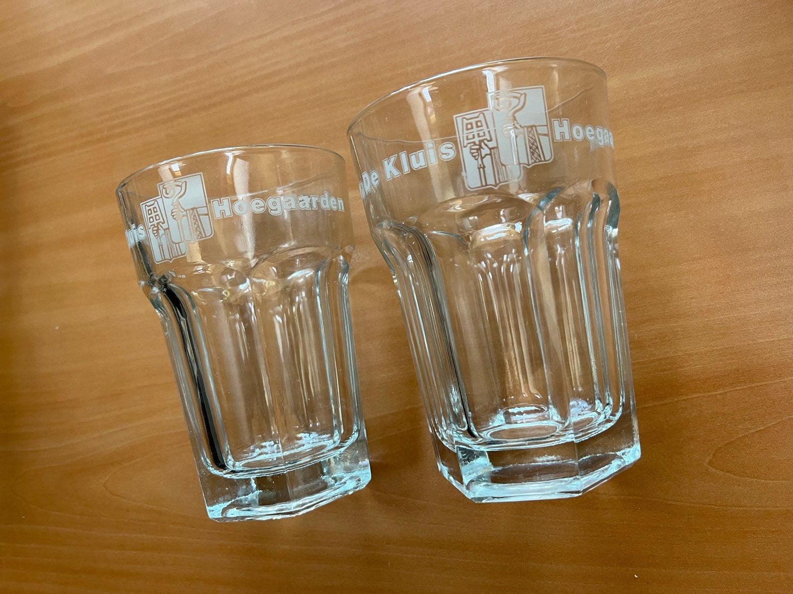 Twee bierglazen Brouwerij De Kluis Hoegaarden, Ophalen of Verzenden, Zo goed als nieuw, Glas of Glazen, Overige merken