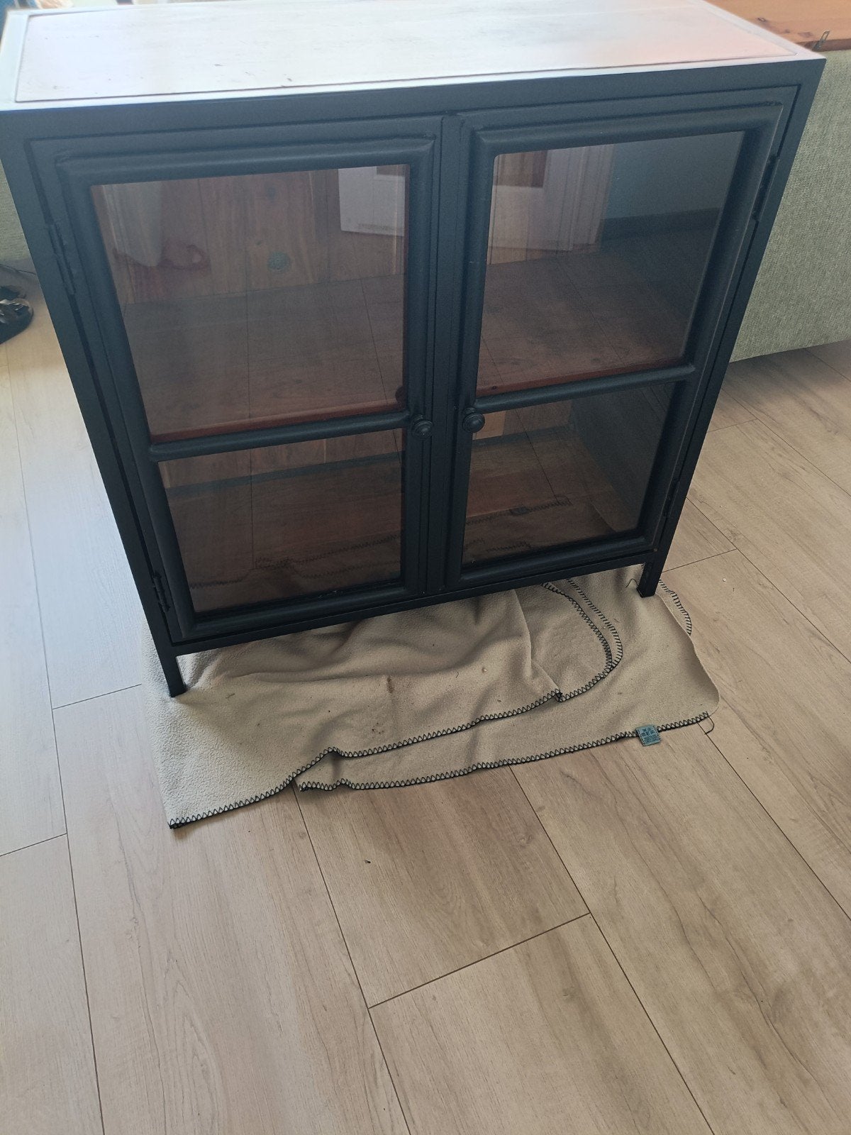 METALEN VITRINEKAST MET GLAZEN DEURTJES, Huis en Inrichting, Kasten | Vitrinekasten, Ophalen, Met deur(en), 50 tot 100 cm, 150 tot 200 cm
