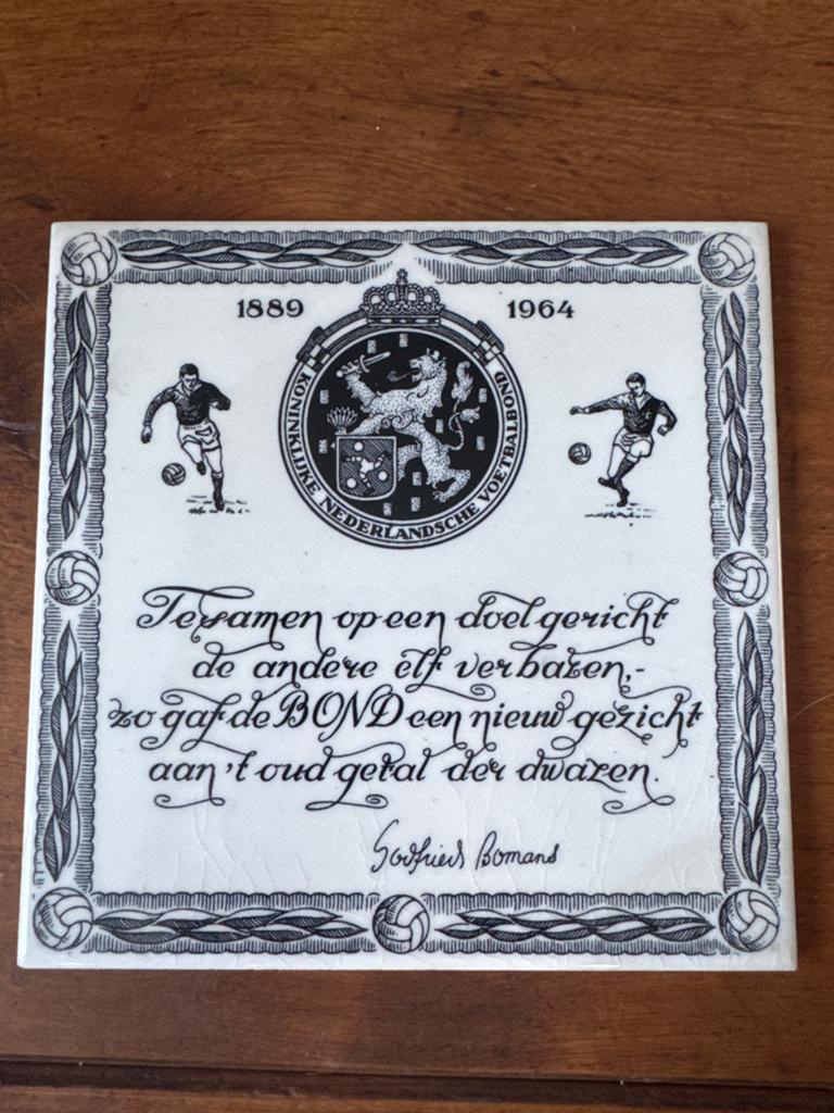 Vintage KNVB Tegel 1889-1964 - Voetbal Historie, Antiek en Kunst, Ophalen of Verzenden