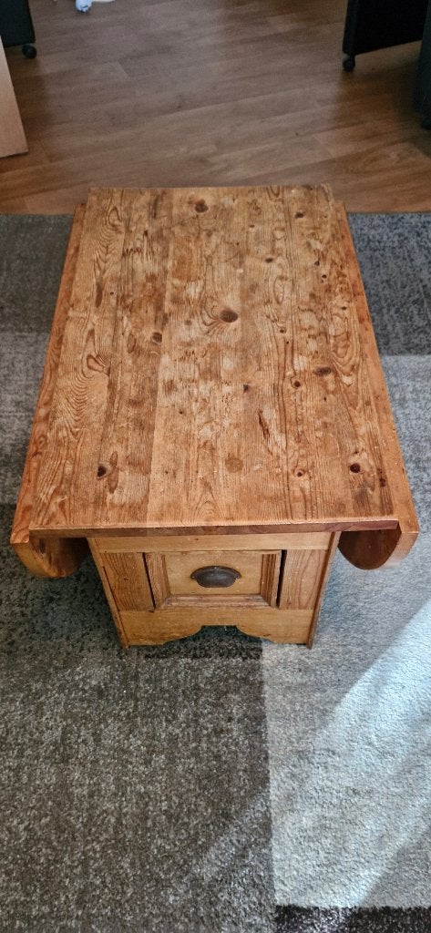 Ouderwetse uitklapbare salontafel met lade