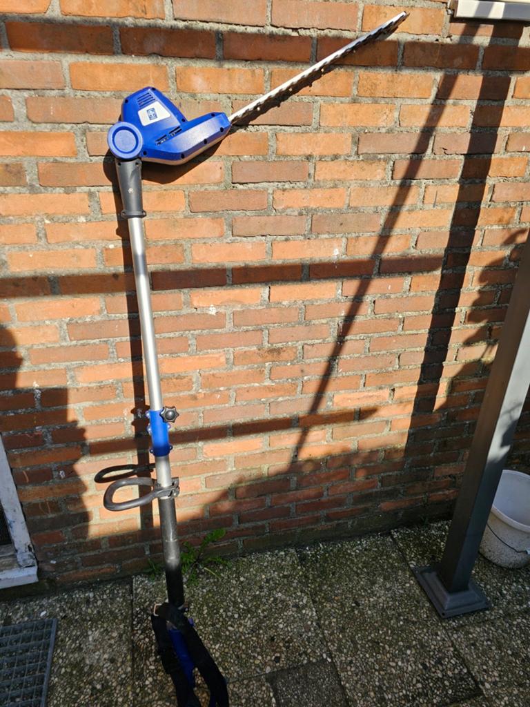 Heggenschaar met telescoopsteel - Elektrisch, Tuin en Terras, Ophalen, Gebruikt, Elektrisch