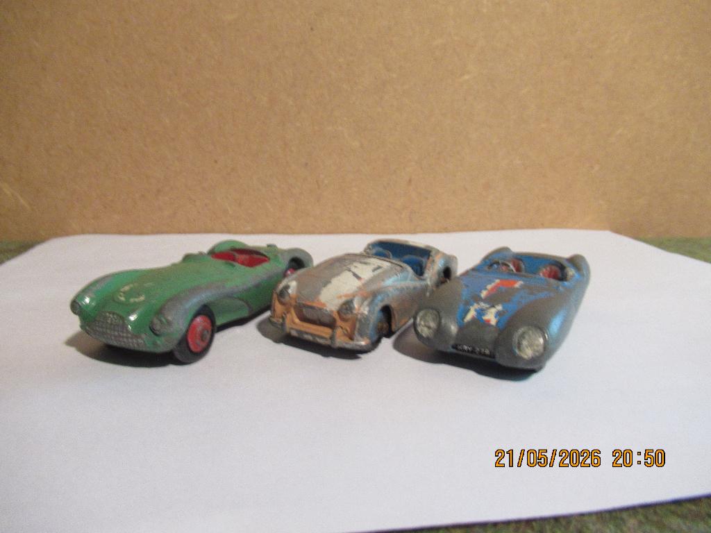 - 1 -  2 stuks dinky toy  /  1x Corgi, Ophalen of Verzenden, Gebruikt, Auto, Dinky Toys