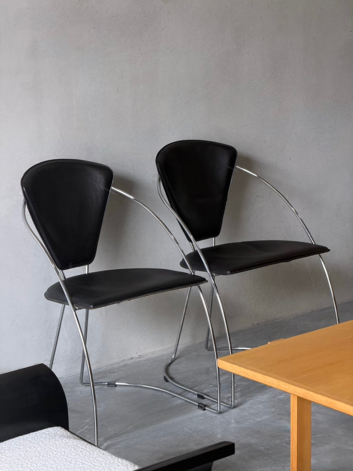 Set van 2 vintage design Italiaanse Arrben stoelen, Huis en Inrichting, Stoelen, Ophalen, Zo goed als nieuw, Zwart
