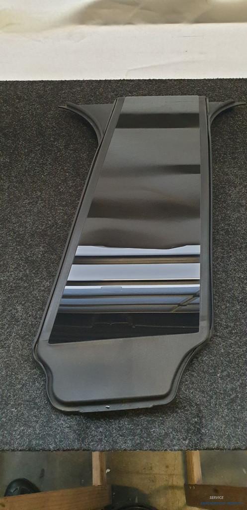 B-stijl afdekkap links EQE Mercedes V295 2956900800 trim mol