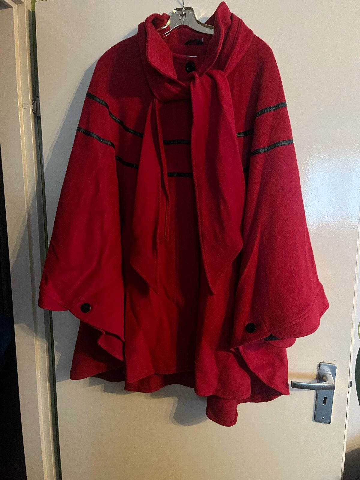 Vintage wollen cape van Herluf Design,maat Xl(44), Ophalen of Verzenden, Zo goed als nieuw, Maat 46/48 (XL) of groter, Rood