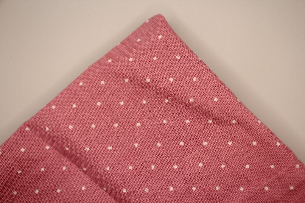 Lap 100% katoen stof - donker oud roze witte stippen #4695, Nieuw, Ophalen of Verzenden, 30 tot 120 cm, Katoen