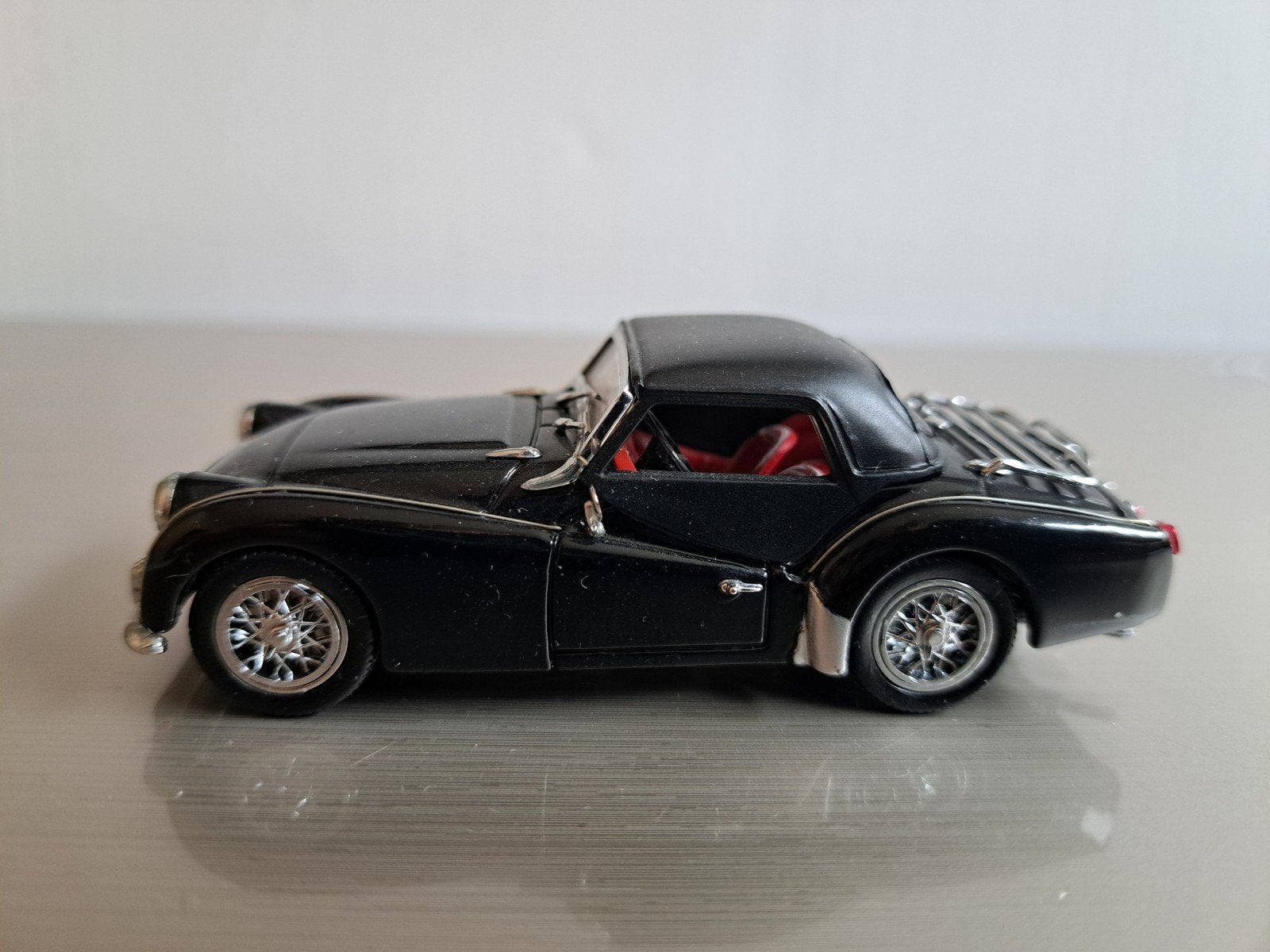 Triumph TR3 A, schaal 1:43, nieuw, Ophalen of Verzenden, Nieuw, Auto, Overige merken