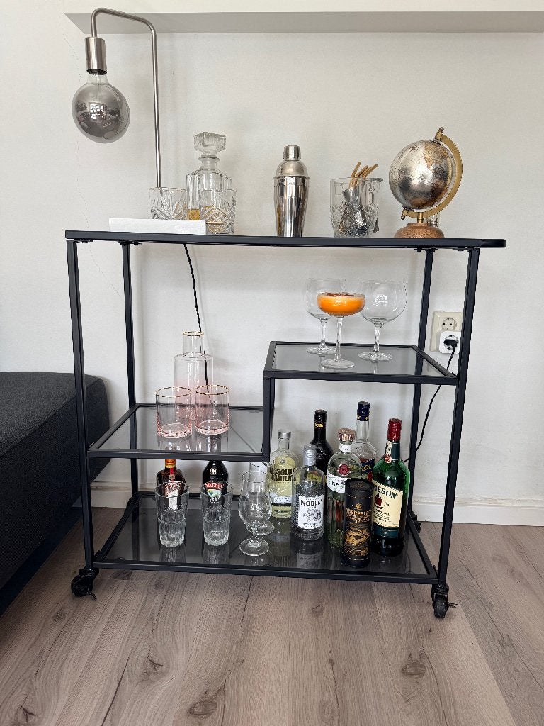 Zwarte Bartafel met 4 Wieltjes, Ophalen, Gebruikt, Metaal of Aluminium, Modern industrieel
