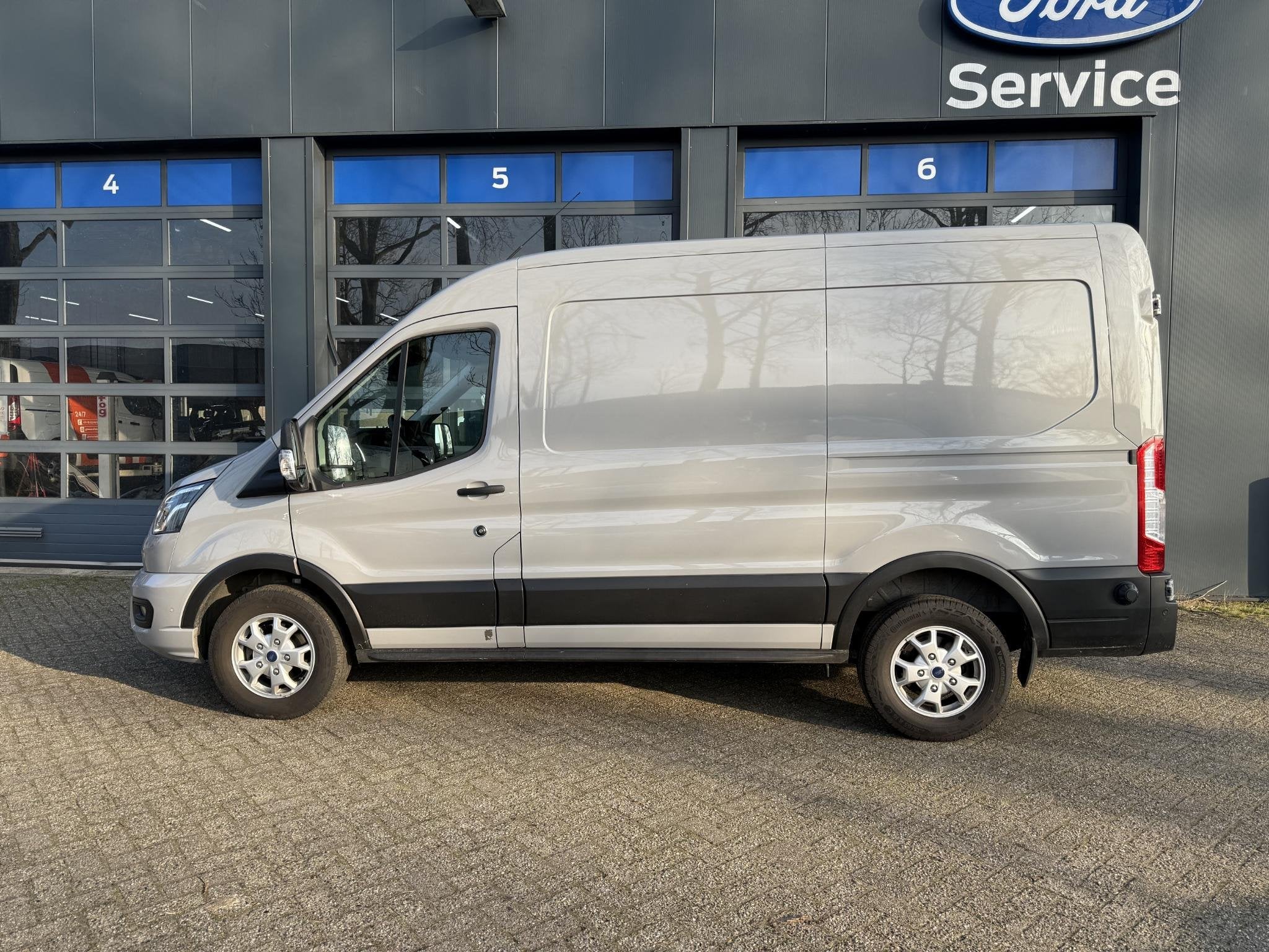 Ford Transit automaat 350 2.0 TDCI 170 pk L2H2 Limited Bijri, Stof, Euro 6, 4 cilinders, Bedrijf